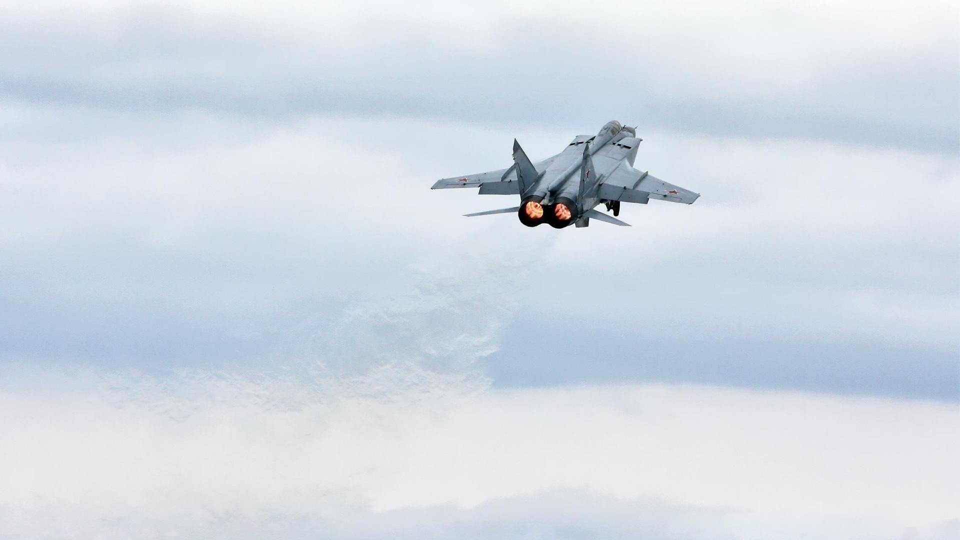 开云官方网站-_湖人全队火力全开，季后赛希望逐步明朗_，湖人这赛季的阵容